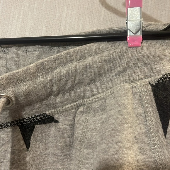 Gray with black stars - Small - Picture 9 of 9